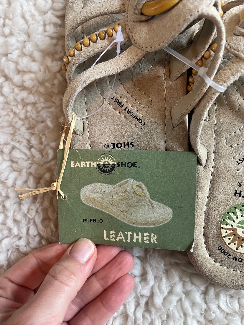 Earth Shoes Pueblo Sandals Beige Leather Sandals New With Tags Size 7 — image 2 of 5